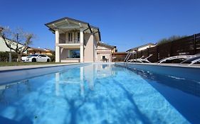 Villa Zarina